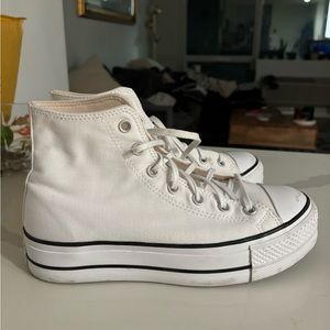 Chuck Taylor All Star Lift Hi Sneaker in White & Black